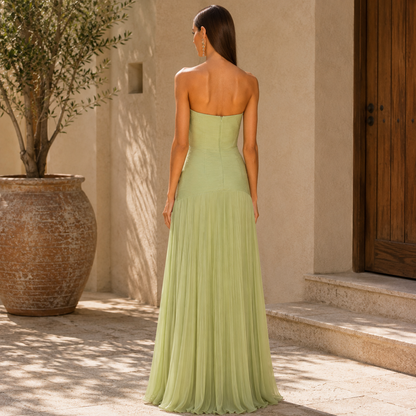 Abito con design a spalle scoperte